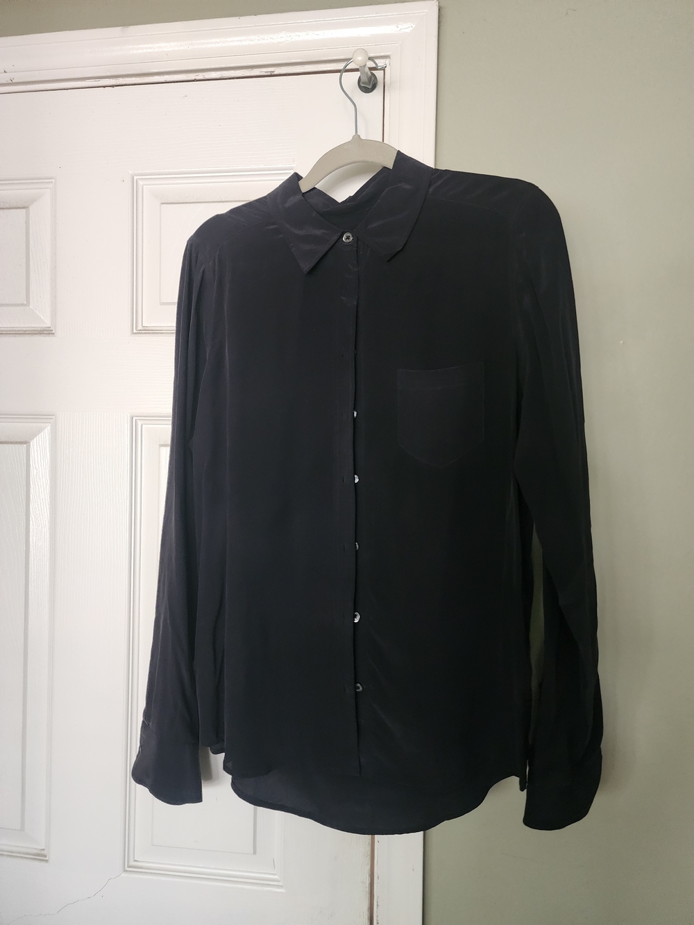Equipment Brett Women's Black Button-Front Long-Sleeve Shirt